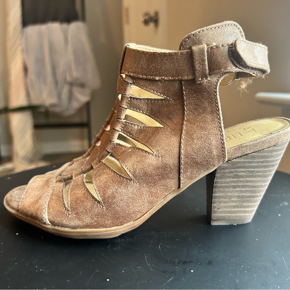 Naturalizer Tan Chunky Heel - Size 6.5 - Never Worn